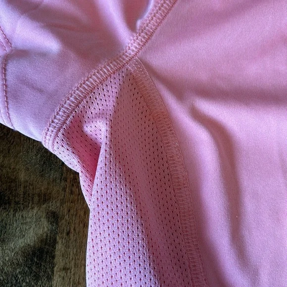 Nike dri-fit shirt. - Picture 5 of 9